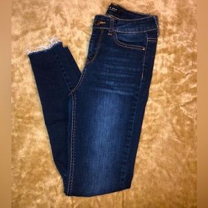 HIGH WAIST VERY FLATTERING DENIM JEANS
